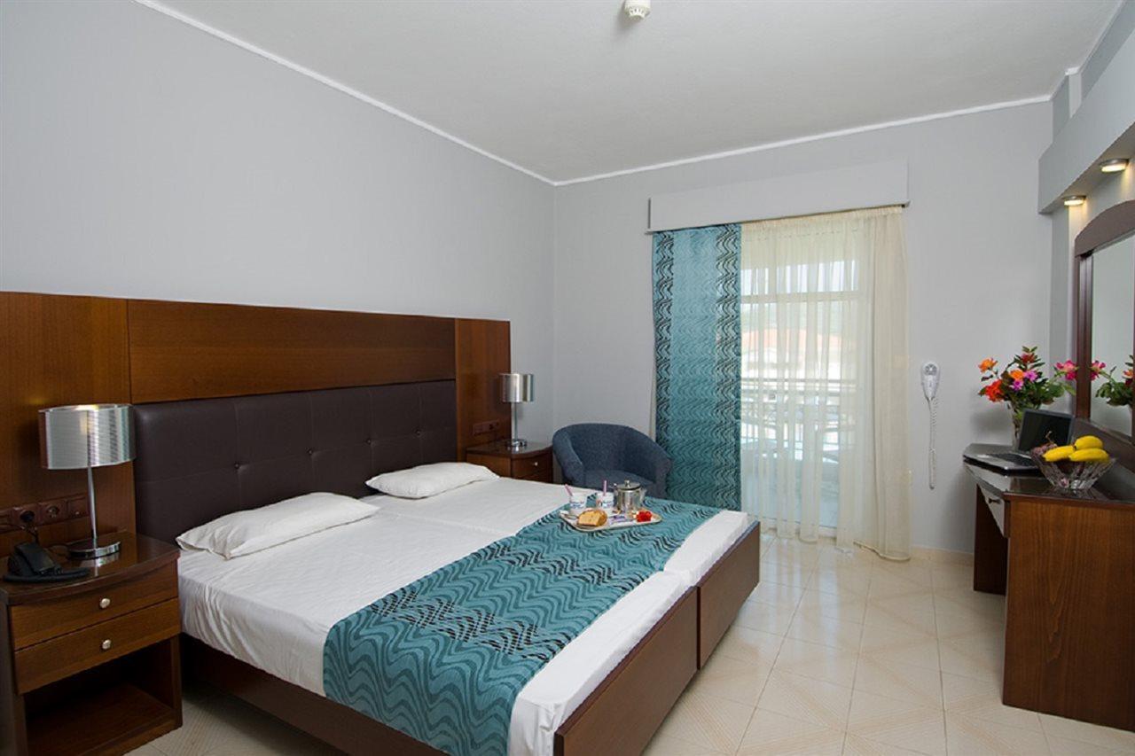 Golden Sun Resort - Adults Only Kalamákion Esterno foto